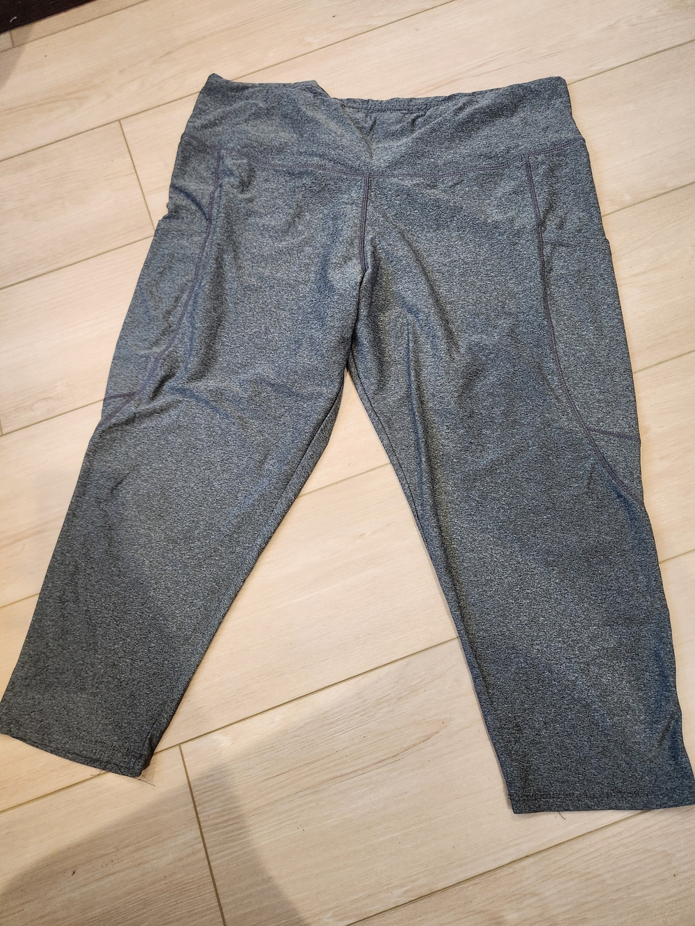 Women's Performance Capri Pants - Gray